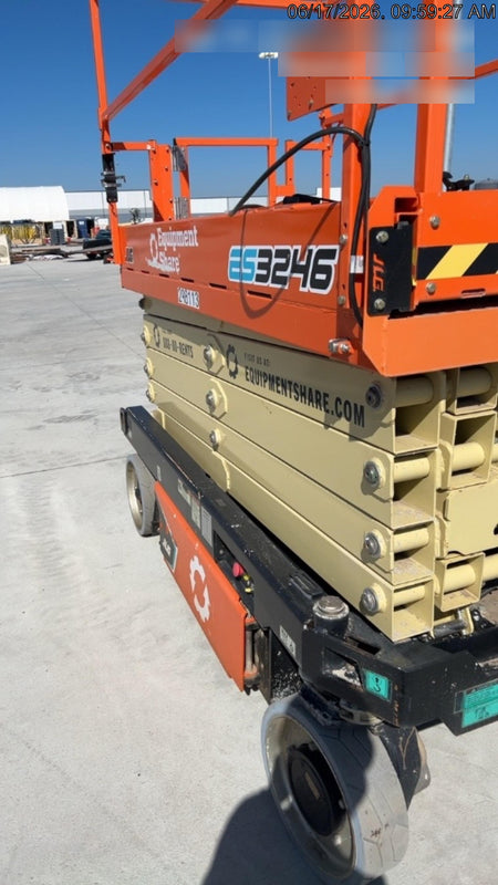 2023 JLG ES3246