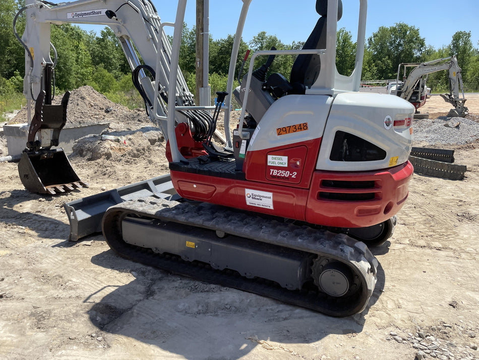 2023 TAKEUCHI TB250-2R