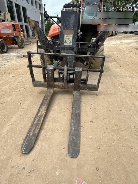 2021 JLG 1075