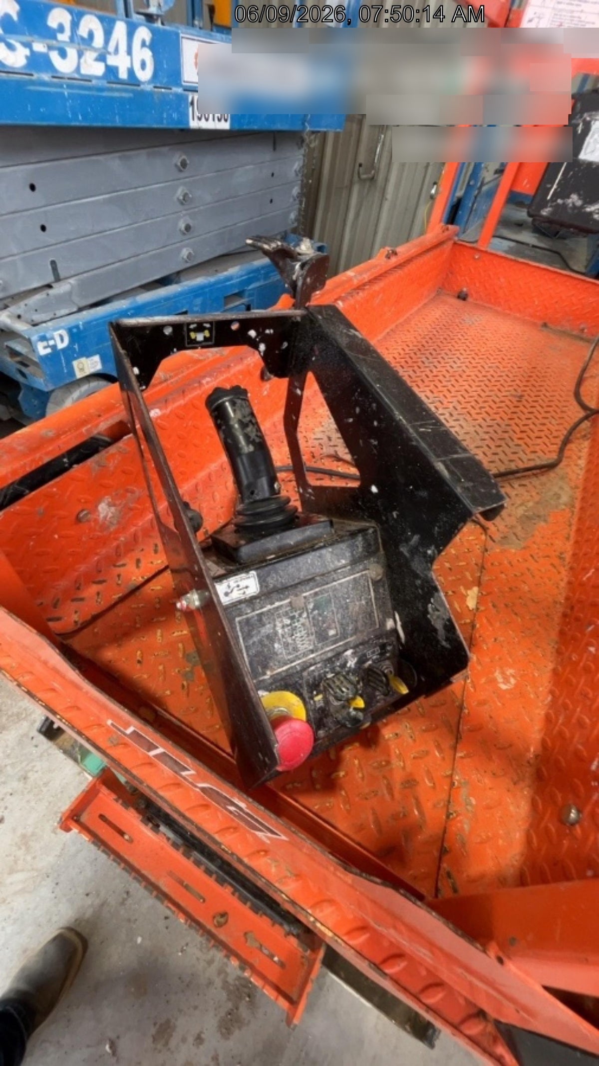 2023 JLG ES1932