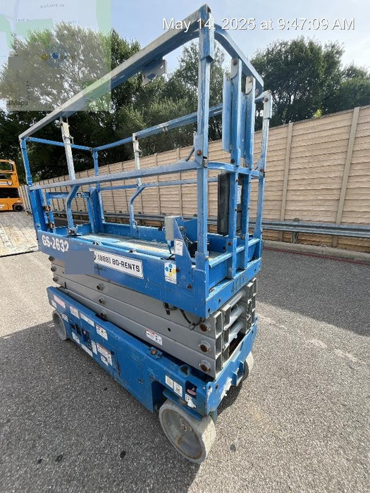 2019 Genie GS-2632 Folding rails with half height swing gate
