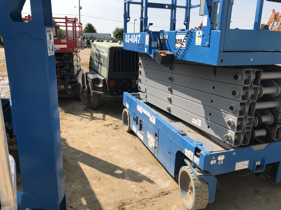 2019 Genie GS-4047 Folding rails with half height swing gate