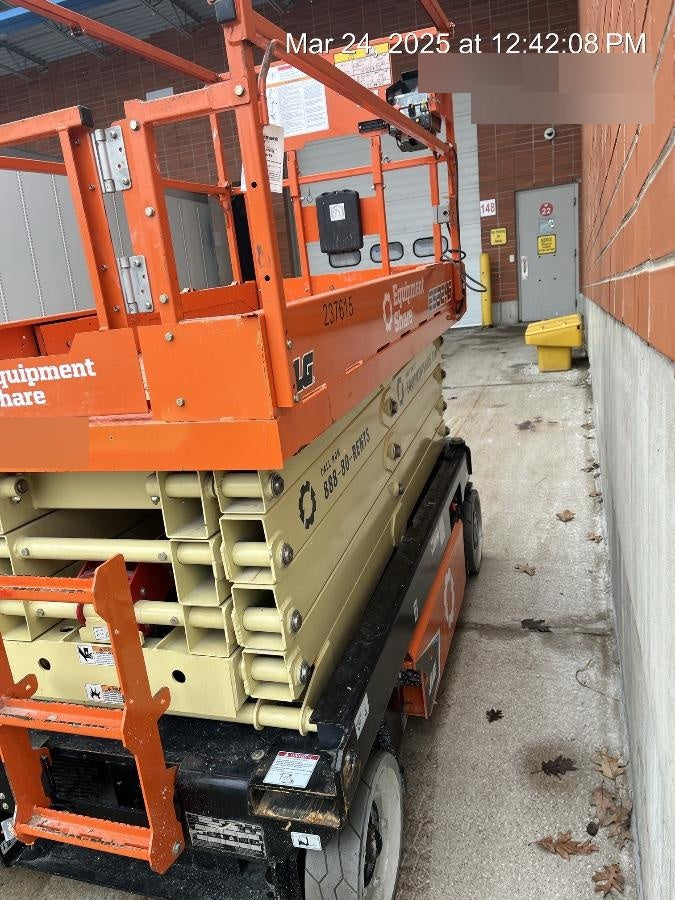 2022 JLG ES3246
