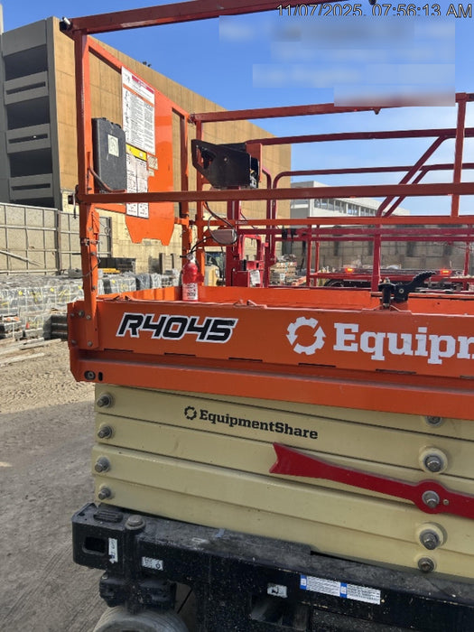 2022 JLG R4045