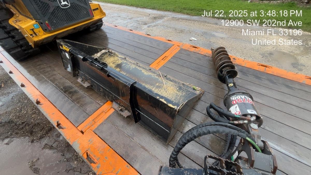 2025 JOHN DEERE 84" Bucket - John Deere