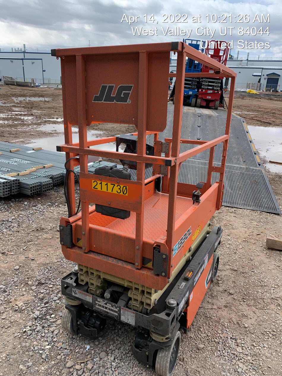 2022 JLG ES1330L