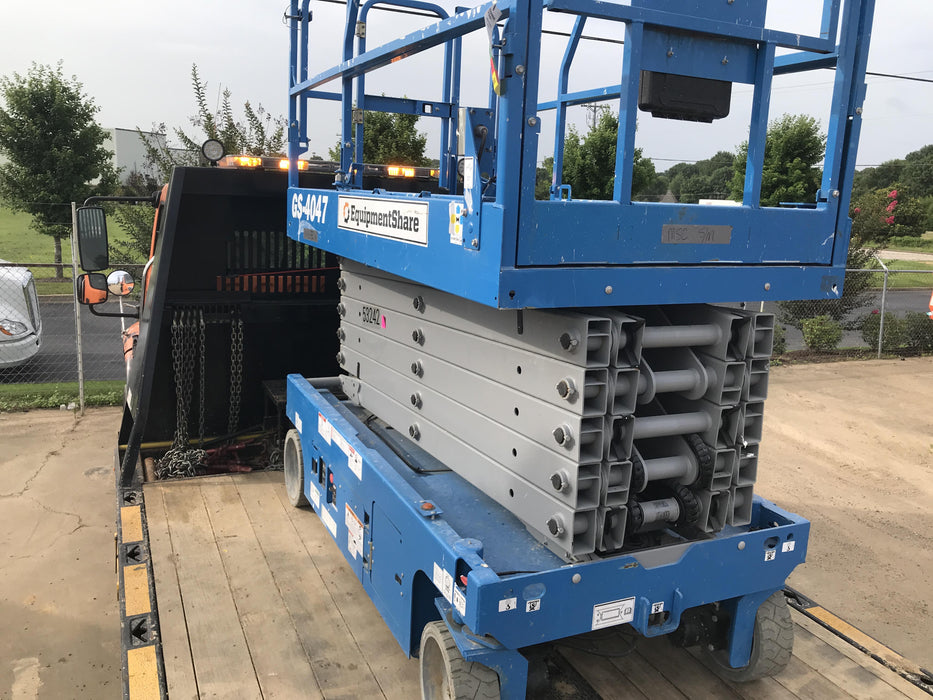 2019 Genie GS-4047 Folding rails with half height swing gate