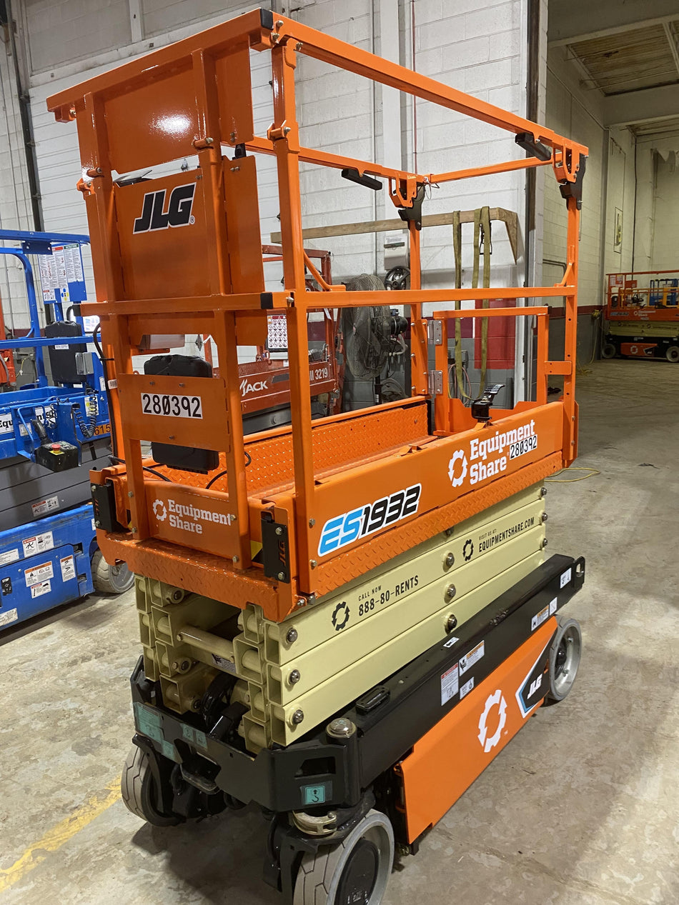 2022 JLG ES1932