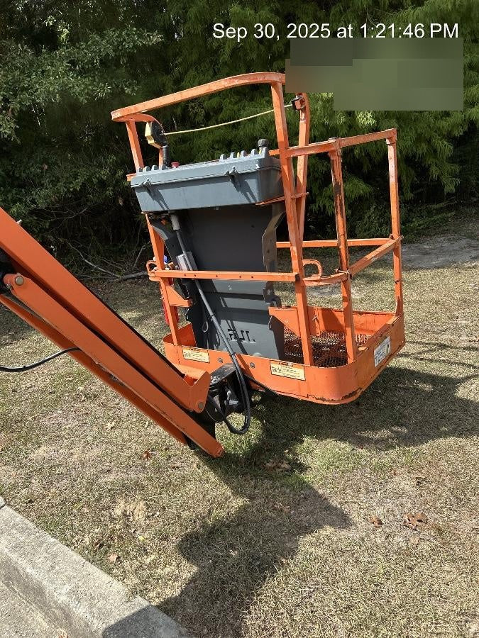 2019 JLG E300AJP