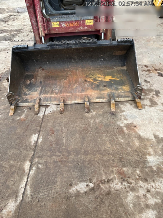 2025 EQUIPMENTSHARE 1006160 - 72" Tooth Bucket, CTL