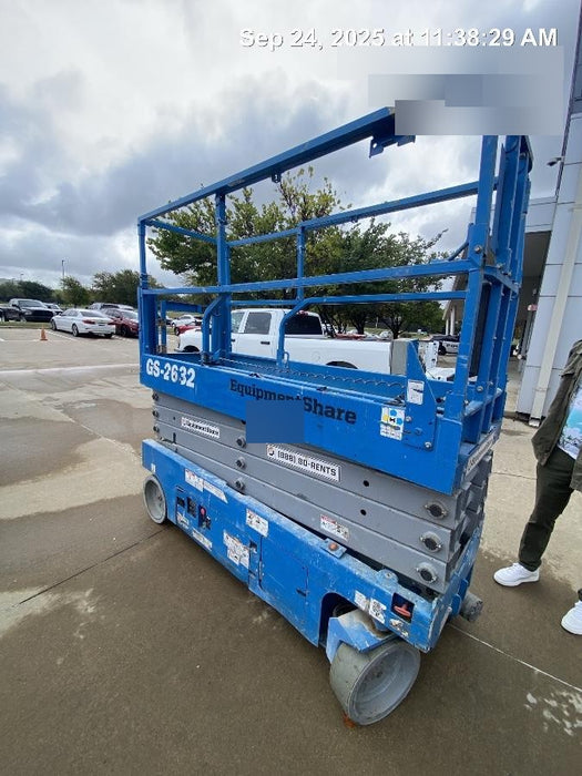 2019 Genie GS-2632 Folding rails with half height swing gate