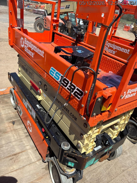 2024 JLG ES1932