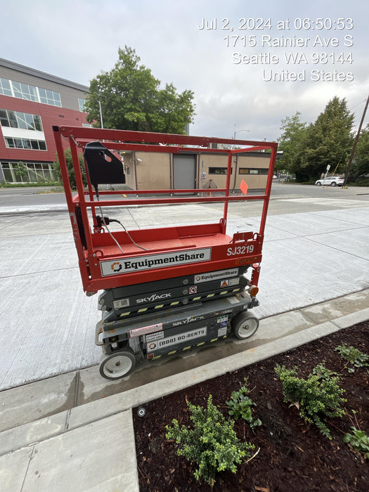 2020 Skyjack SJIII-3219 Solid NM Tires, Half height spring hinged entry gate, Dual Beacons, 800W Inverter