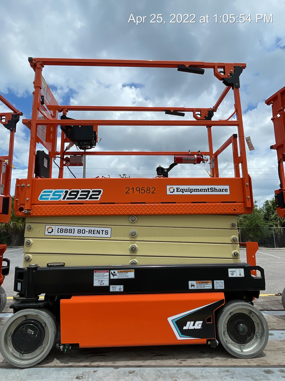 2022 JLG ES1932