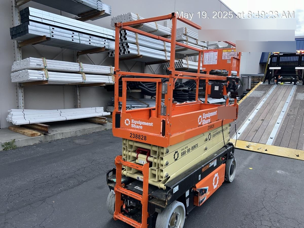 2022 JLG ES2632