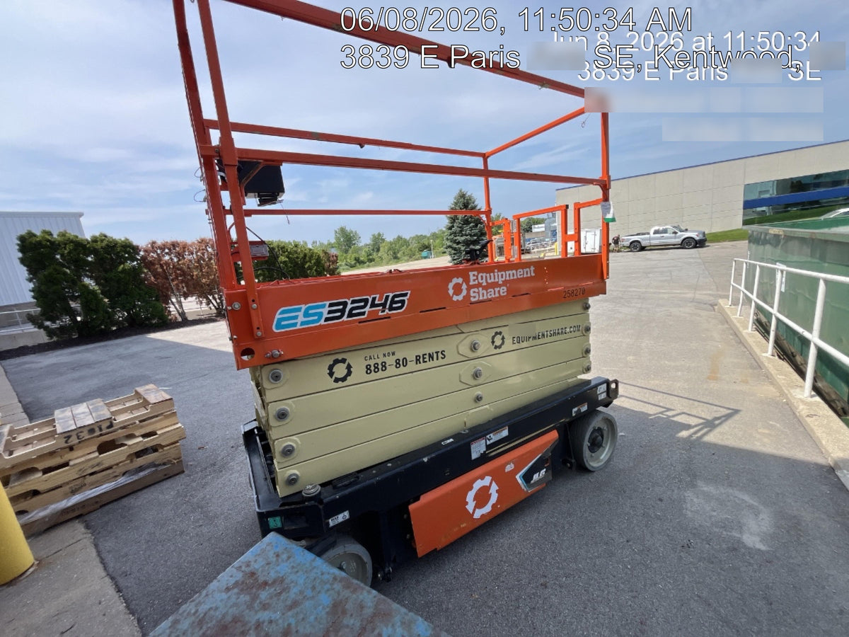 2022 JLG ES3246