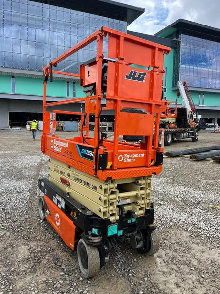 2025 JLG ES1932