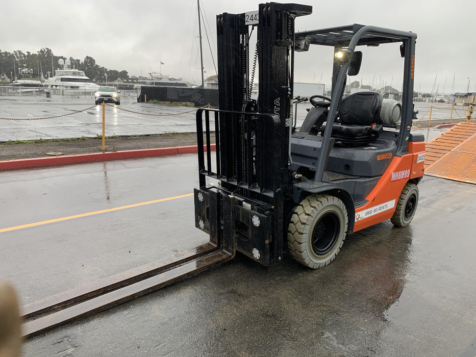 2022 TOYOTA 8FGU25 LP w/ Scale