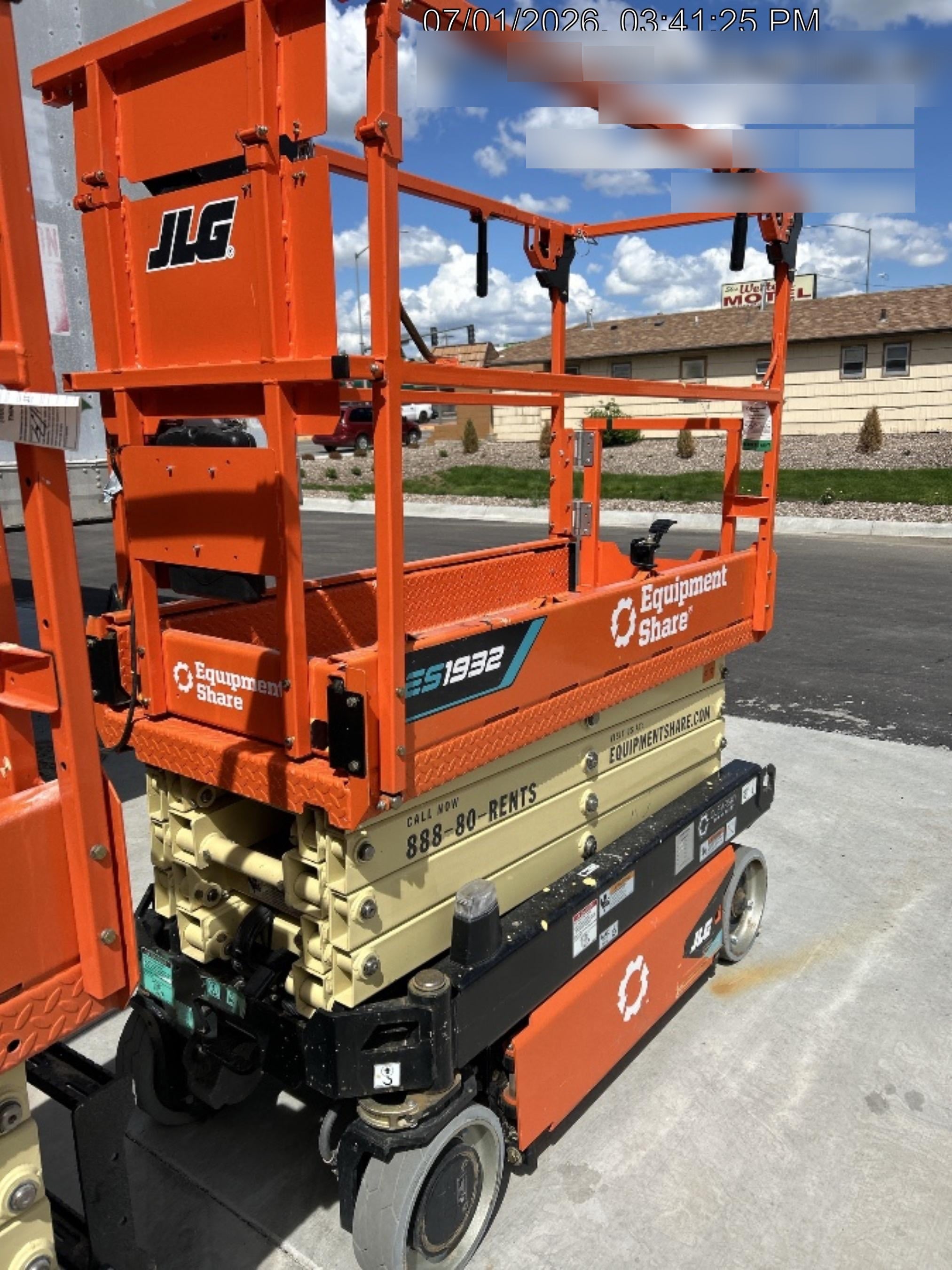 2025 JLG ES1932