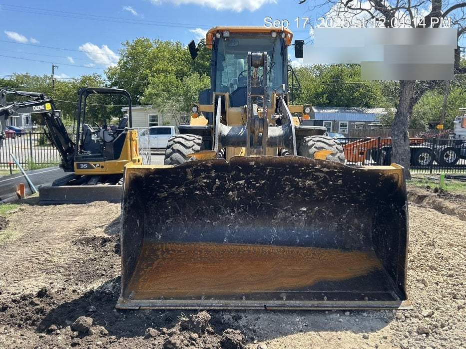 2019 John Deere 524L Cab/Heat/AIR, 3rd Function Hydraulics, Hydraulic JRB QC 2.75 Yd. Bucket, 60" Carriage/72" Forks