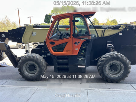2022 JLG 1075