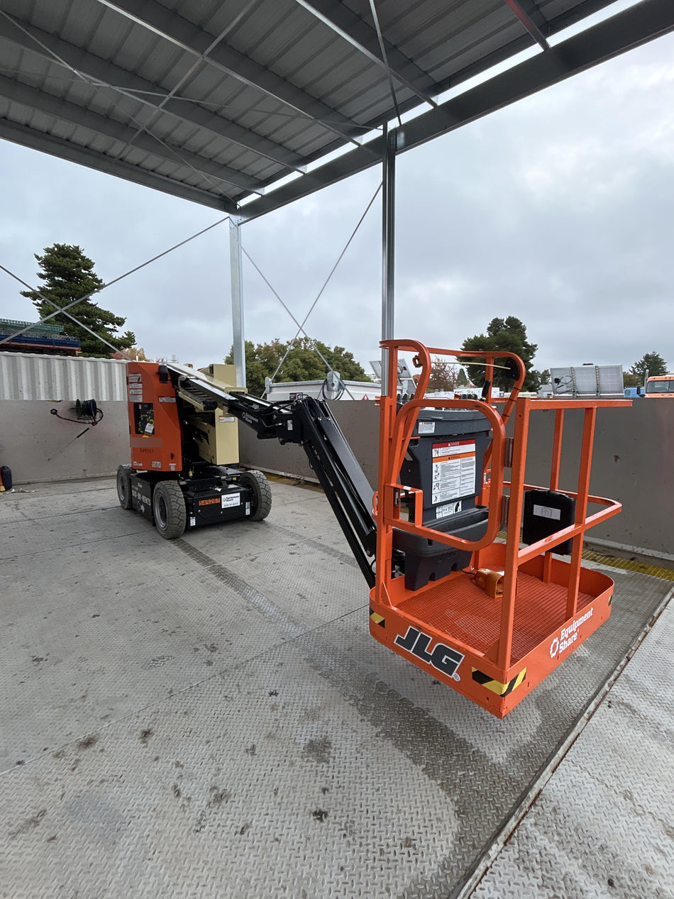 2025 JLG E300AJP