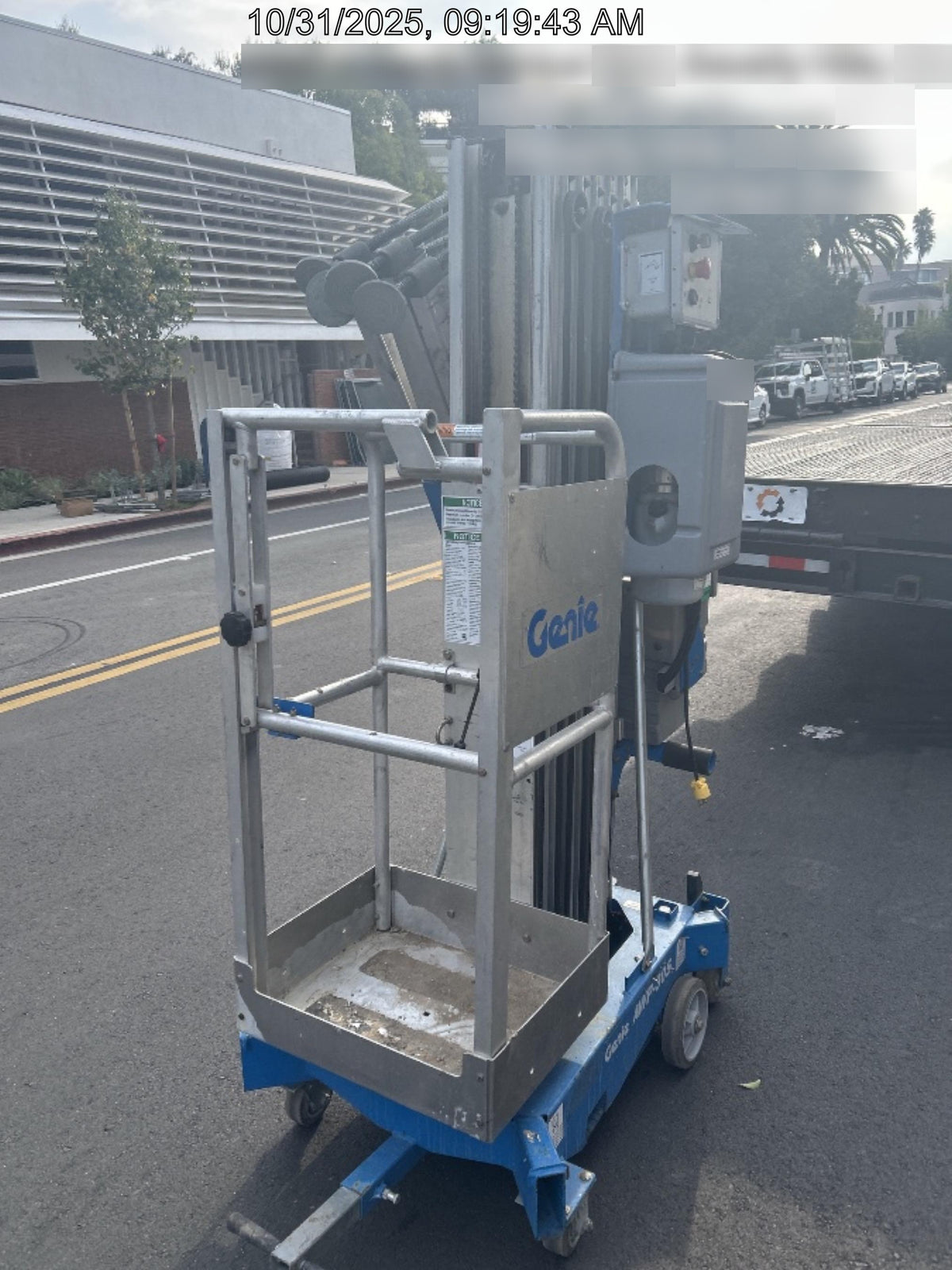 2019 GENIE AWP-30S
