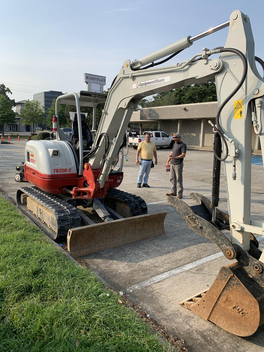2021 TAKEUCHI TB250-2