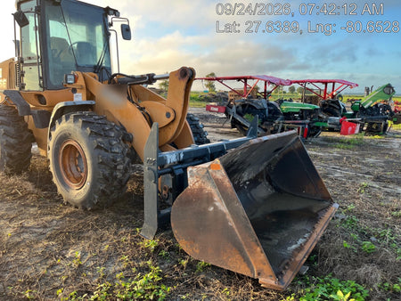 2015 Case 621F CLOSED CAB, JRB 416 STYLE HYD COUPLER