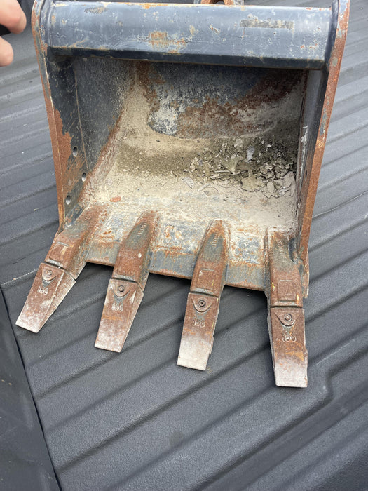 2013 WERK-BRAU 18" Bucket - Werk-Brau