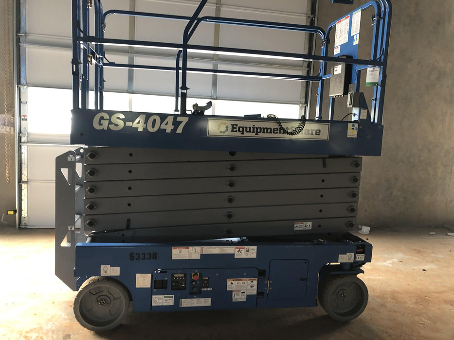 2019 Genie GS-4047 Folding rails with half height swing gate