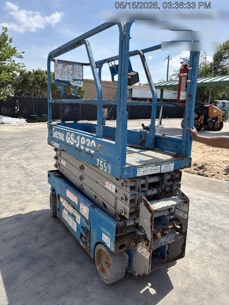 2017 Genie GS-1930 Genie GS-1930 Lift w/Fixed Rail and Chain Entry