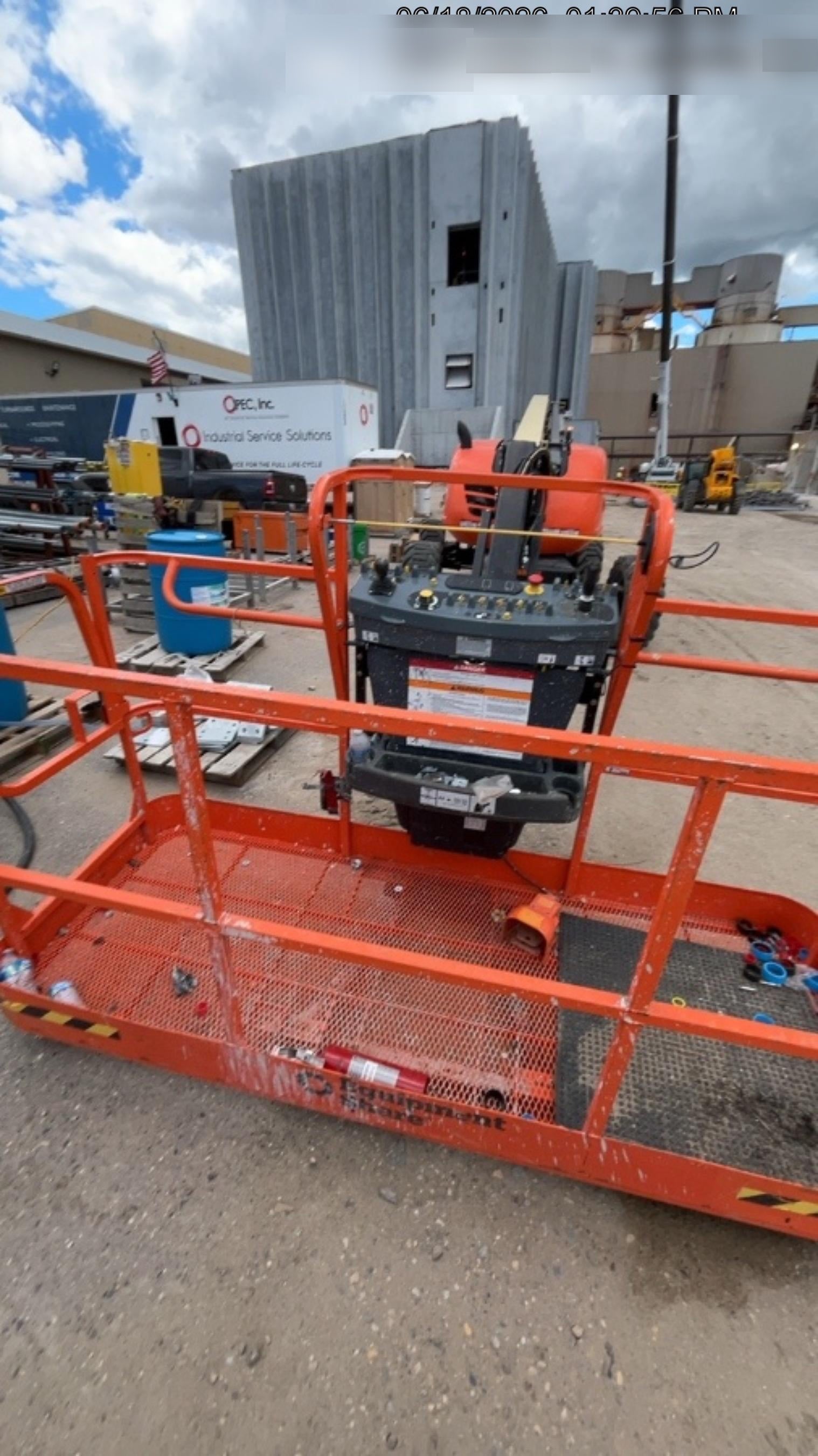 2025 JLG 600AJ
