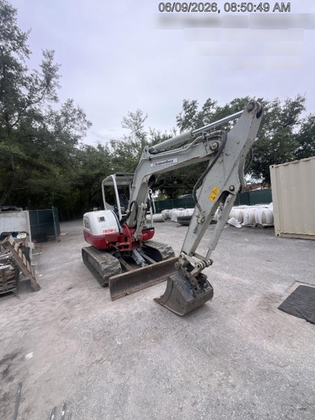 2022 TAKEUCHI TB250-2R
