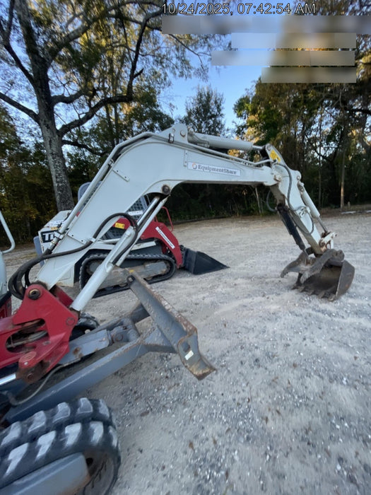 2022 TAKEUCHI TB235-2R