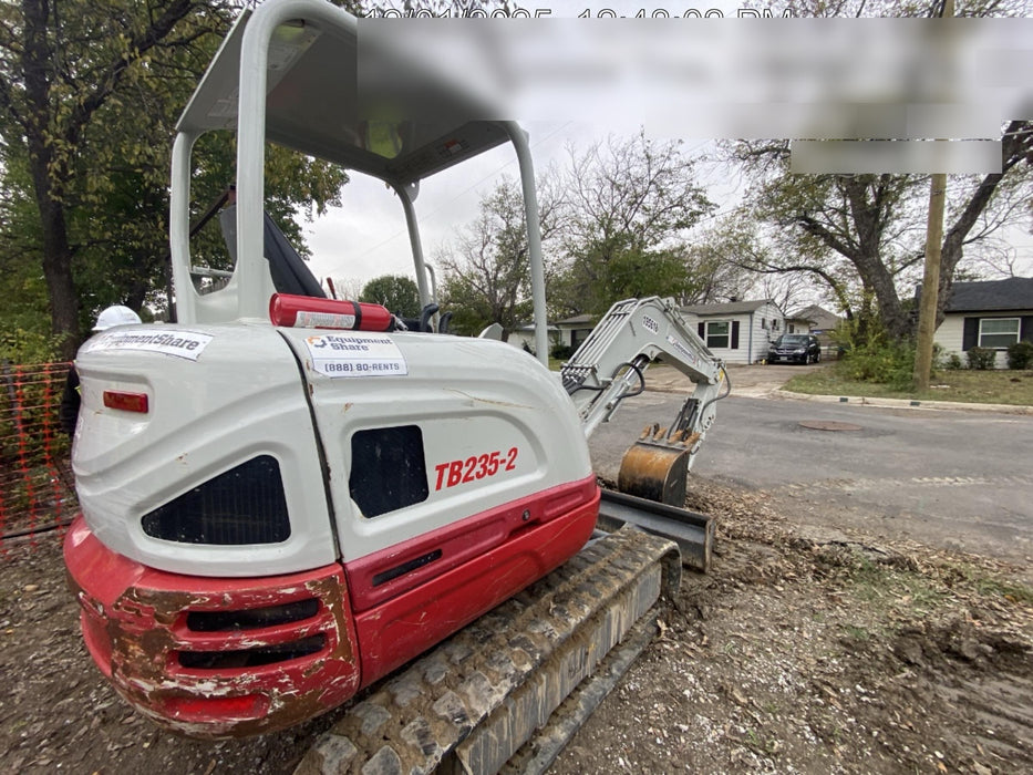 2021 TAKEUCHI TB235-2R