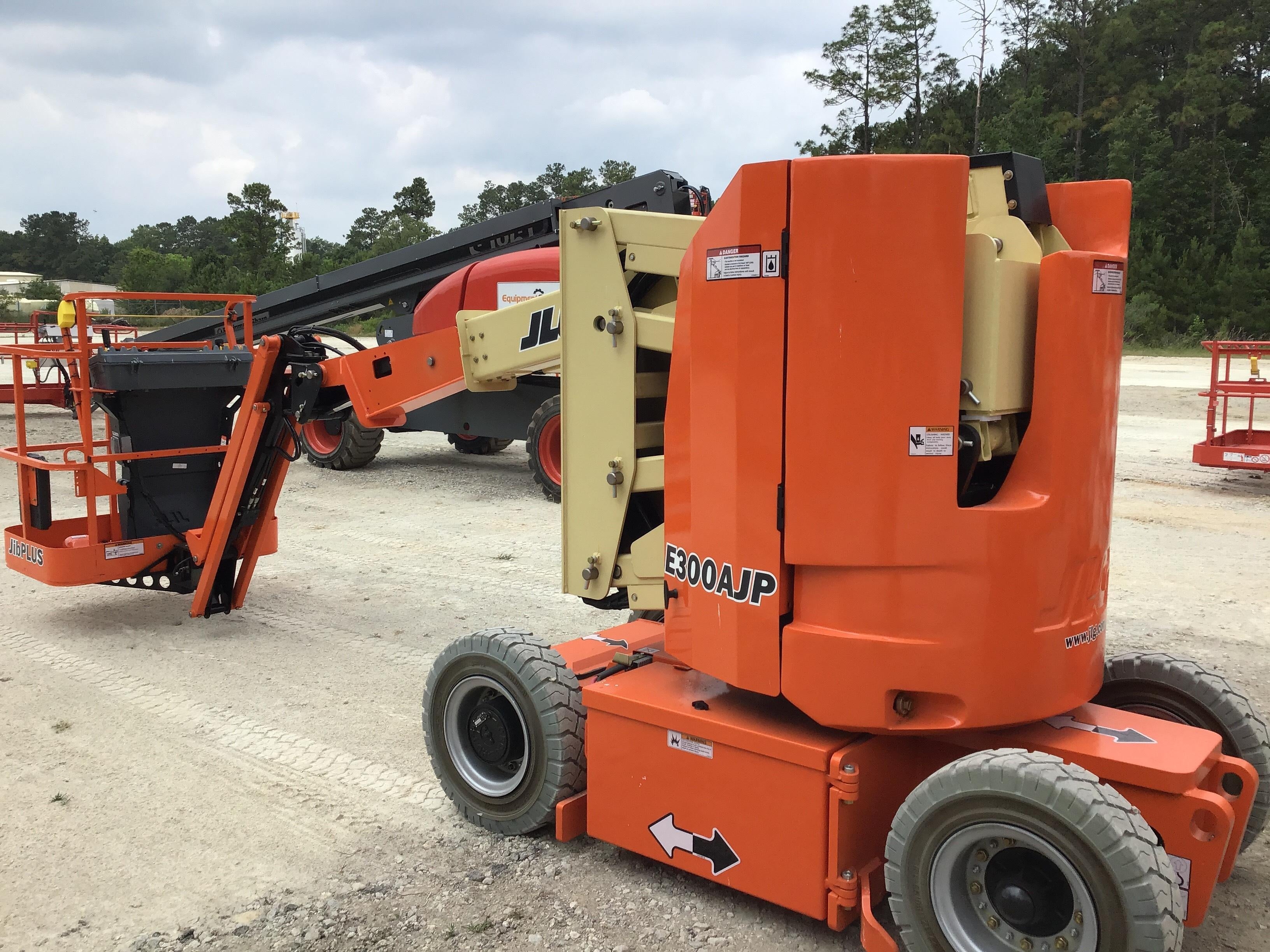 2019 JLG E300AJP
