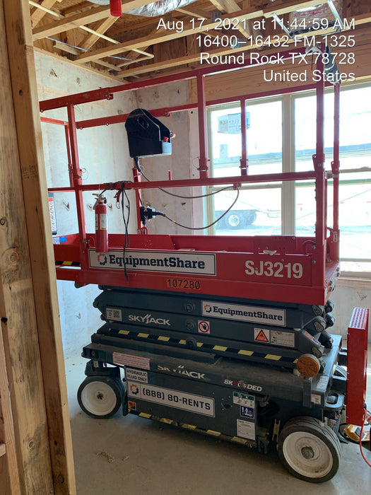 2020 Skyjack SJIII-3219 Solid NM Tires, Half height spring hinged entry gate, Dual Beacons, 800W Inverter