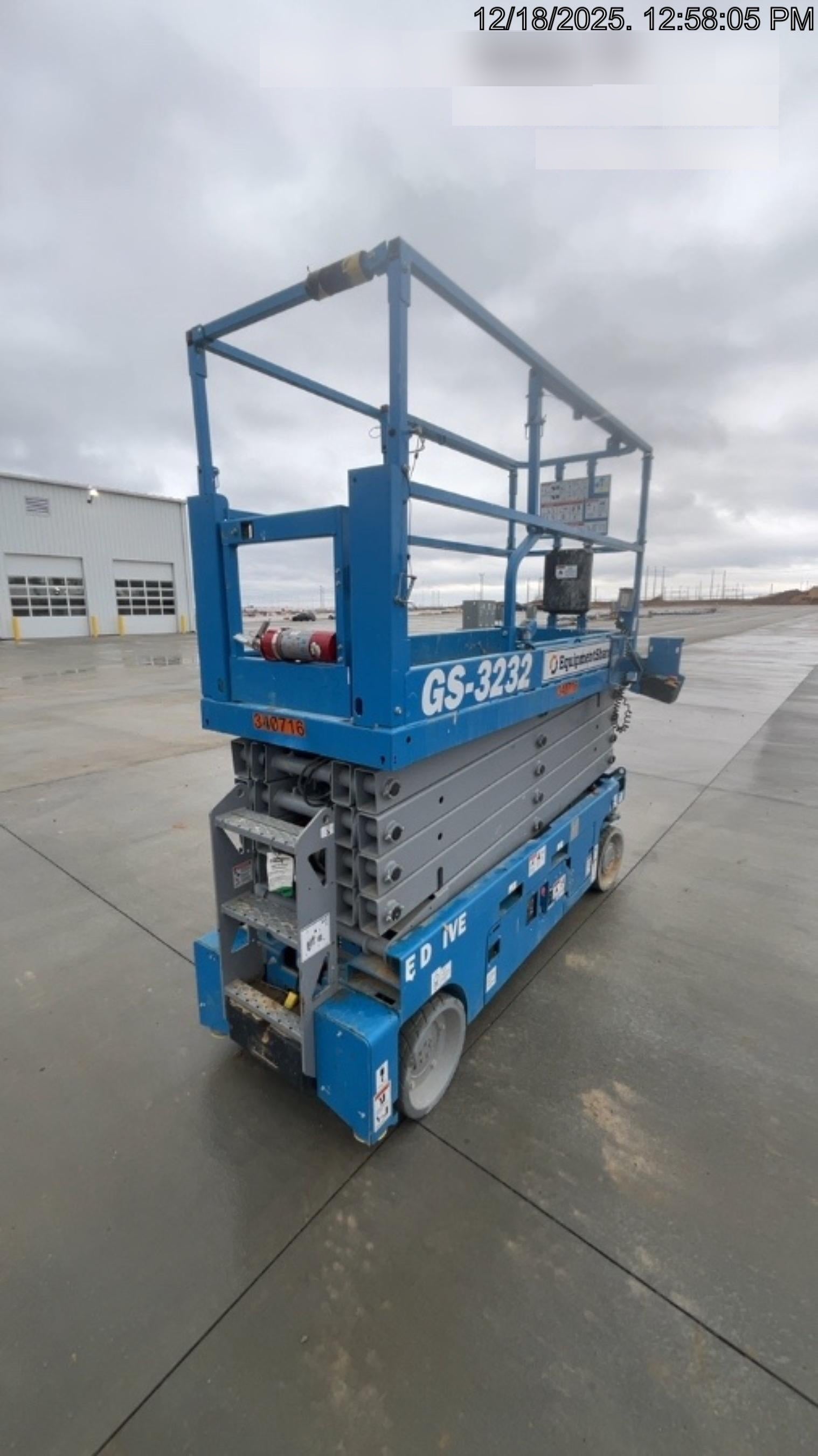 2023 GENIE GS-3232