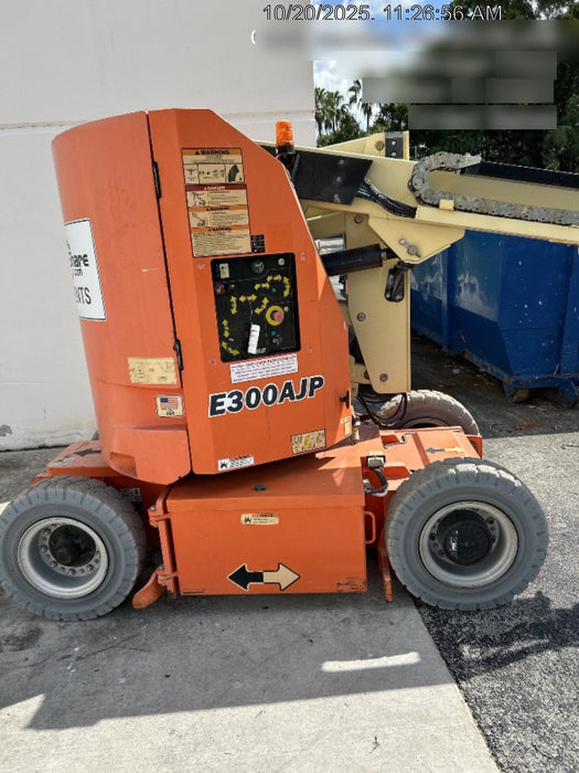 2019 JLG E300AJP