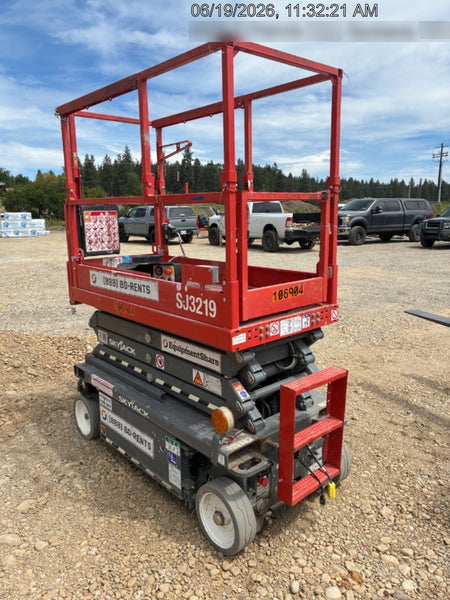 2020 Skyjack SJIII-3219 Solid NM Tires, Half height spring hinged entry gate, Dual Beacons, 800W Inverter