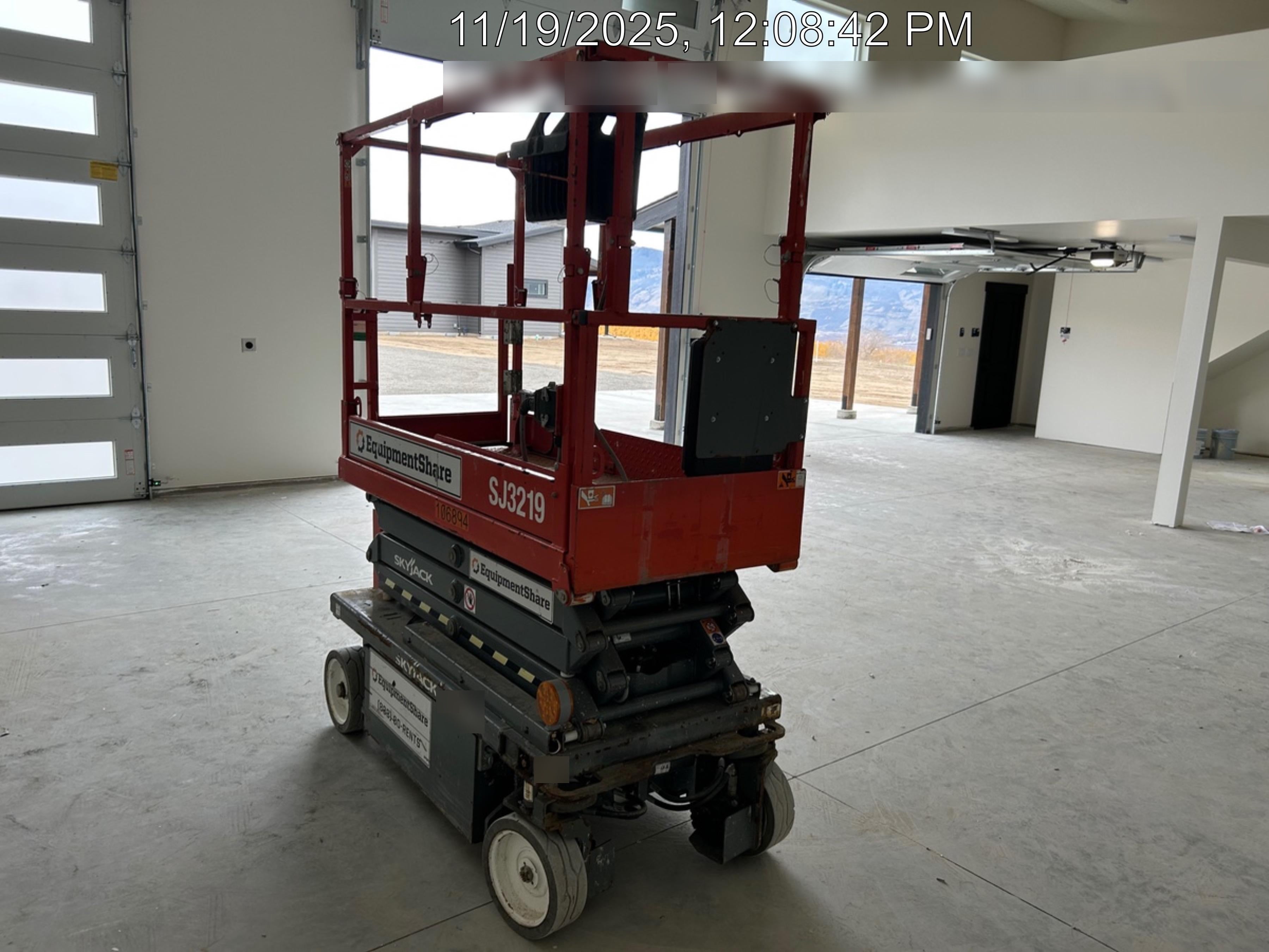 2020 Skyjack SJIII-3219 Solid NM Tires, Half height spring hinged entry gate, Dual Beacons, 800W Inverter