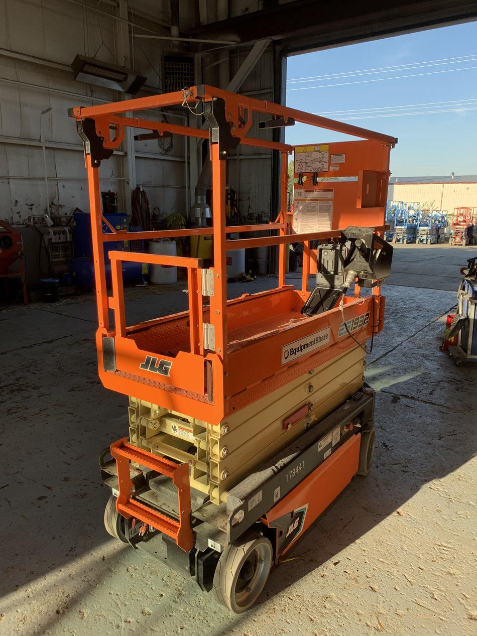 2021 JLG ES1932