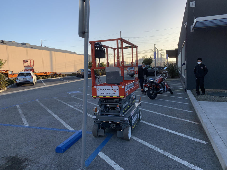 2020 Skyjack SJIII-3219 Solid NM Tires, Half height spring hinged entry gate, Dual Beacons, 800W Inverter