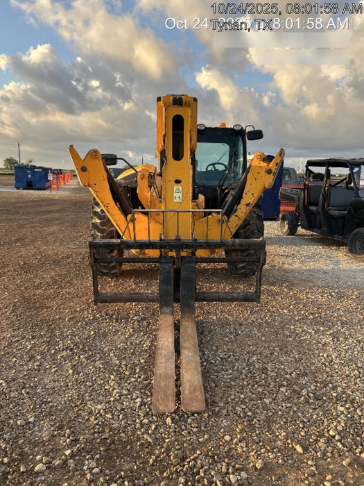 2019 JCB 512-56 109 HP w/CAB/HVAC, Beacon, Aux Hydraulics, Worklights, Solid Tires, 60" Carriage/Forks