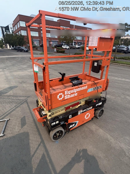 2022 JLG ES1330L
