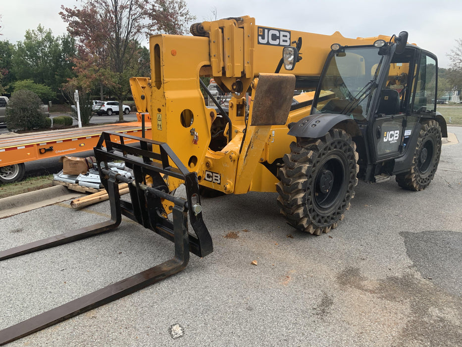 2019 JCB 512-56 Enclosed Cab, 74 HP, Solid Tires, Worklights, Beacon, Aux Hydraulics, Lifting Eye 60" Carriage/60" Forks