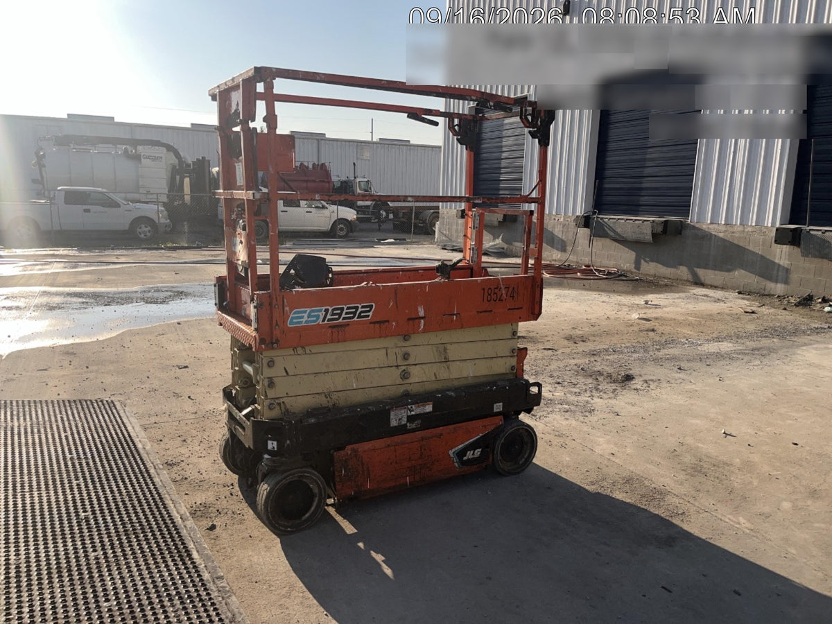 2021 JLG ES1932