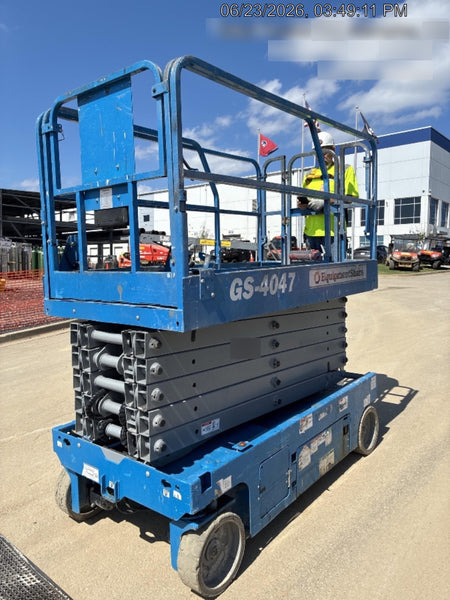 2019 Genie GS-4047 Folding rails with half height swing gate
