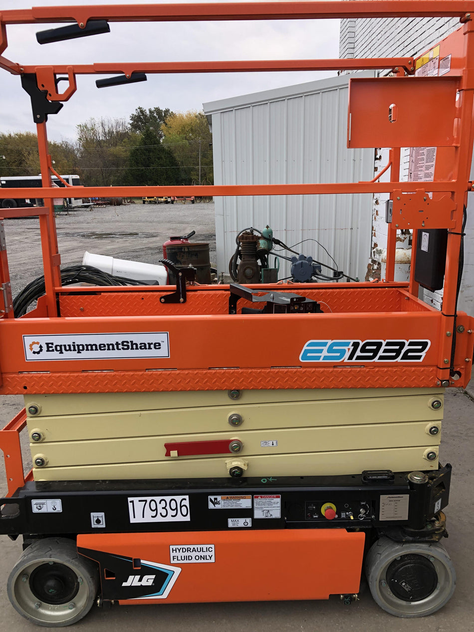 2021 JLG ES1932